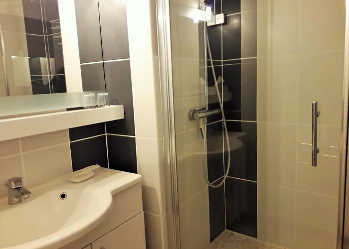 Jardin 308 Avec Terrasse Et Parking Lägenhet *